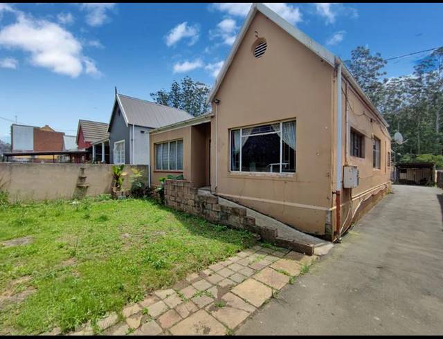 5 BEDROOM HOUSE FOR SALE IN PRESTBURY